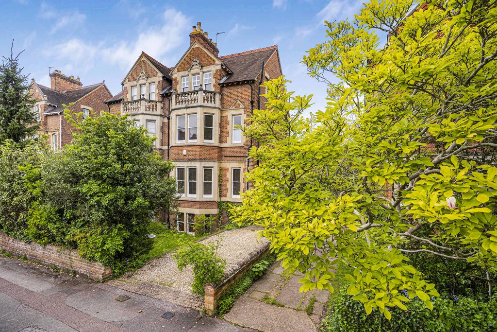Farndon Road, Oxford 4 bed end of terrace house to rent £5,495 pcm (£