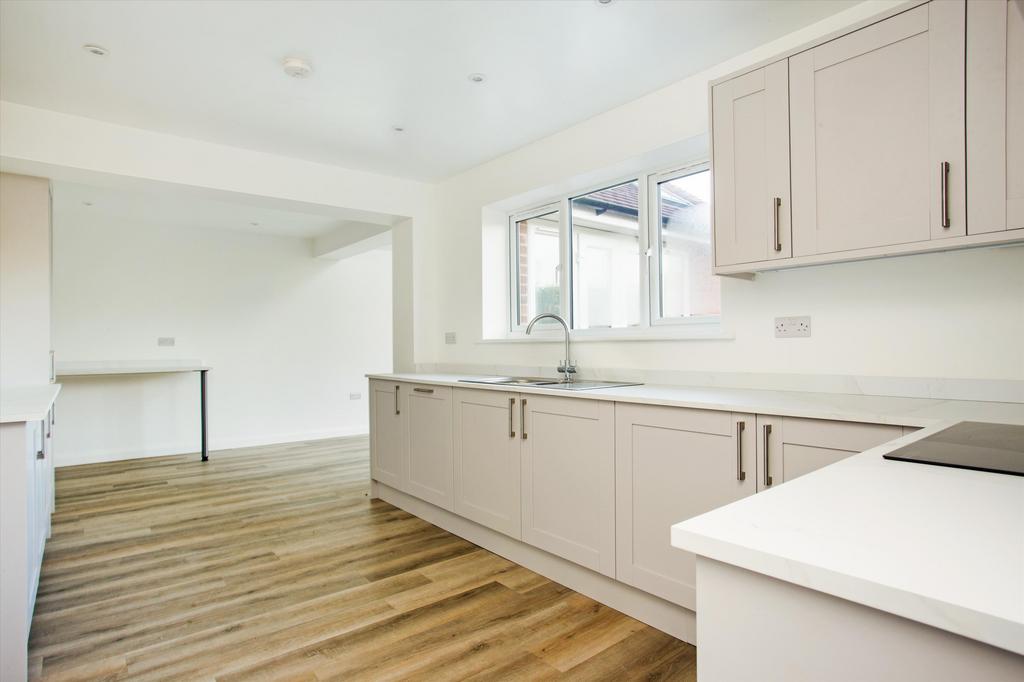 Gilletts Lane, East Malling, West Malling, Kent, ME19 4 bed bungalow