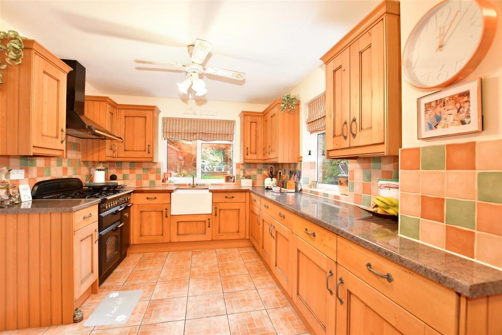 Kitchen/ Breakfast Room