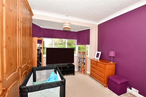 24 The Vale, Woodford Green, IG8 9BX