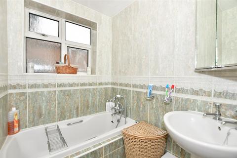 24 The Vale, Woodford Green, IG8 9BX