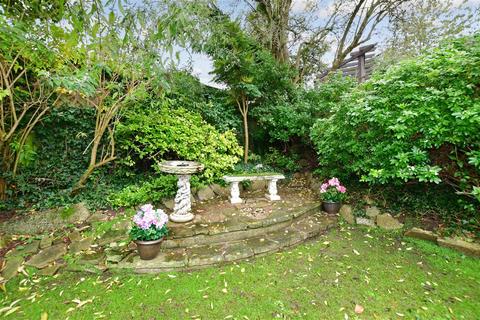 24 The Vale, Woodford Green, IG8 9BX