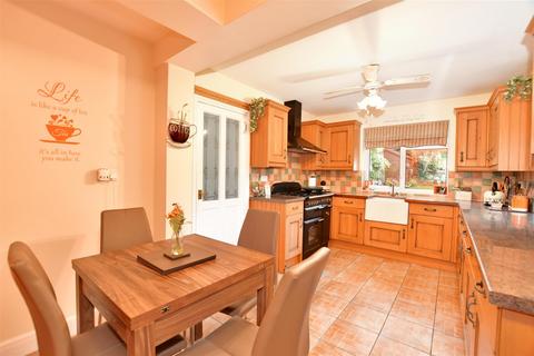 24 The Vale, Woodford Green, IG8 9BX