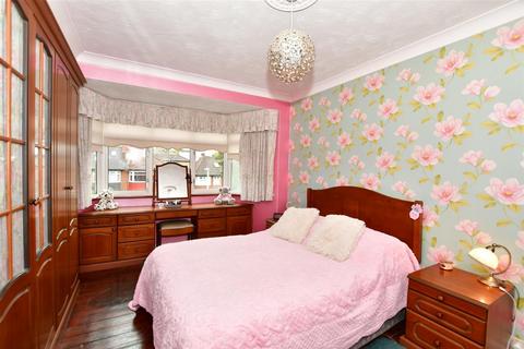 24 The Vale, Woodford Green, IG8 9BX