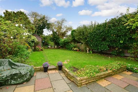 24 The Vale, Woodford Green, IG8 9BX
