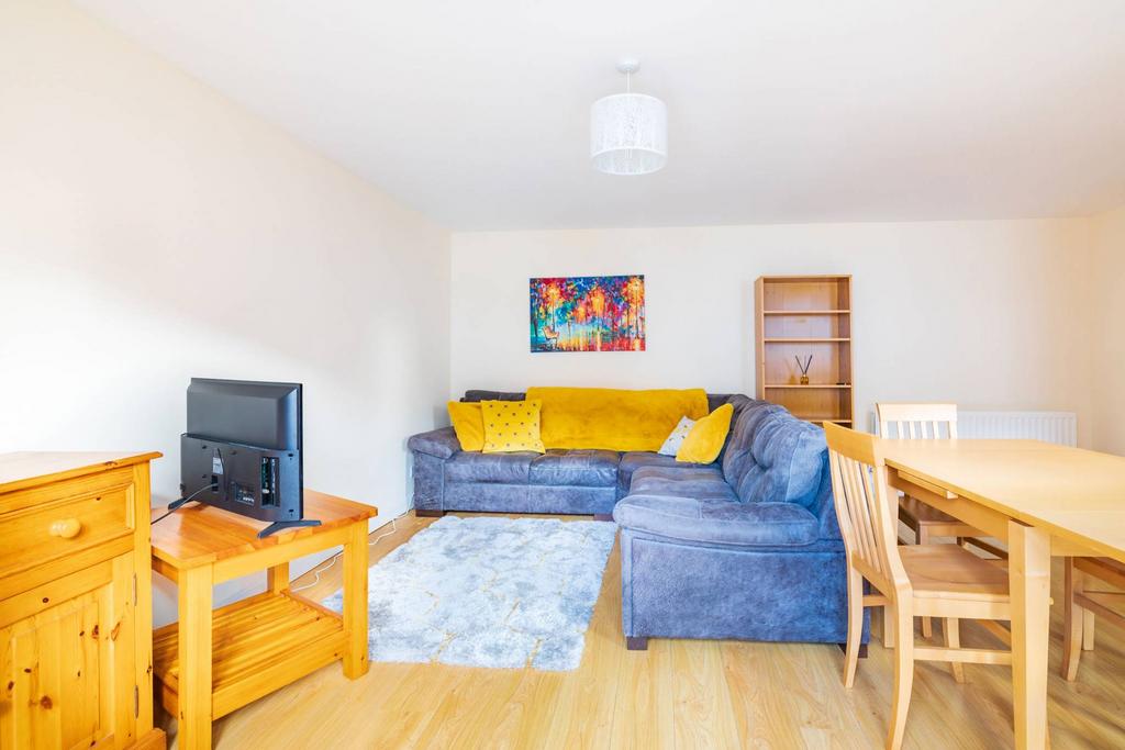 Flat P 30 Fraser Road, Aberdeen, AB25 3UH 2 bed flat for sale £115,000