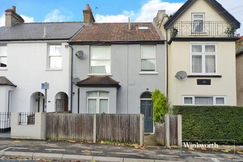 2 bedroom ground floor flat for sale, Washington Road, Worcester Park, KT4