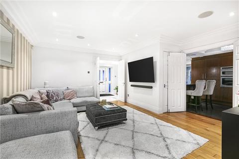 8 Borrowdale Close, Egham, TW20 8JE