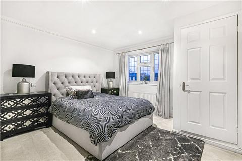 8 Borrowdale Close, Egham, TW20 8JE