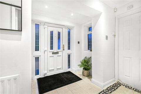 8 Borrowdale Close, Egham, TW20 8JE