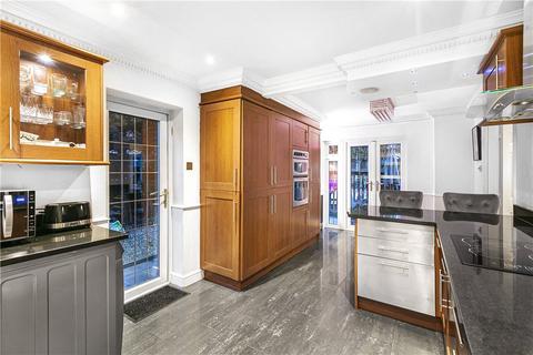 8 Borrowdale Close, Egham, TW20 8JE