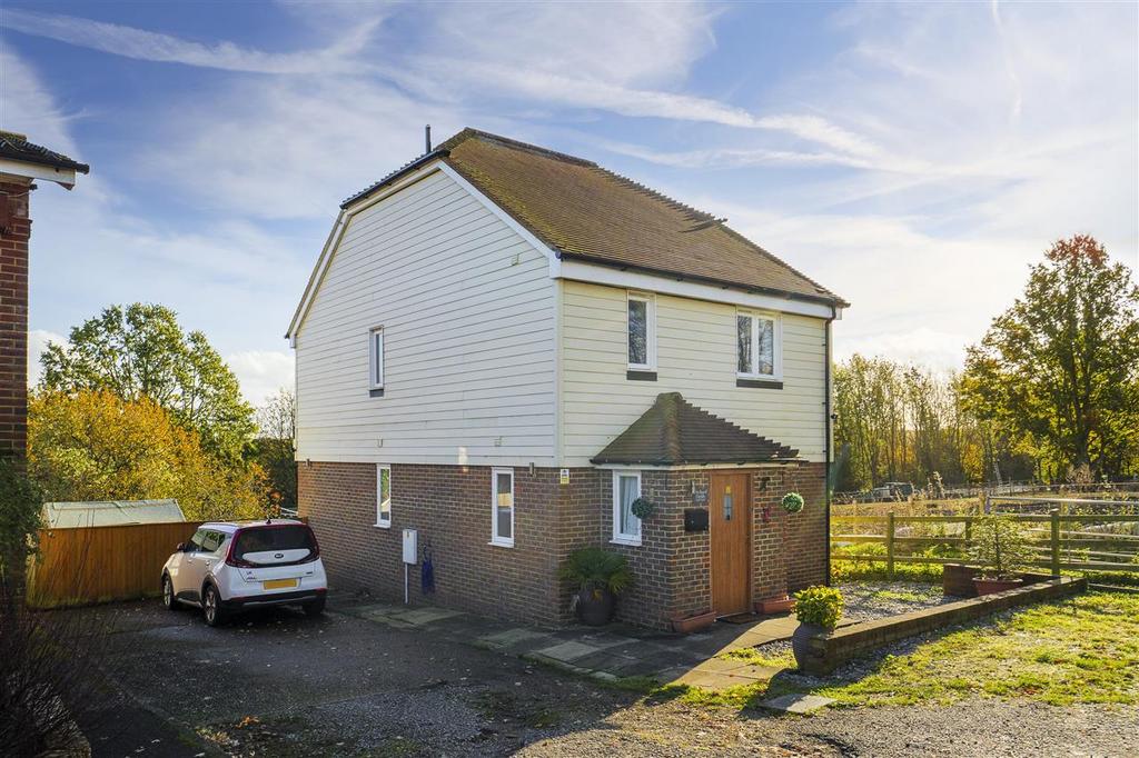 Orchard Fields, Eastling Road, Painters Forstal 4 bed detached house