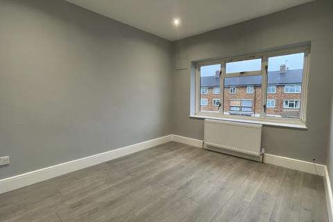 4 bedroom flat for sale, Rowan Road, Greater London, UB77UD