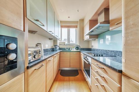 2 bedroom flat for sale, Hall Road, London