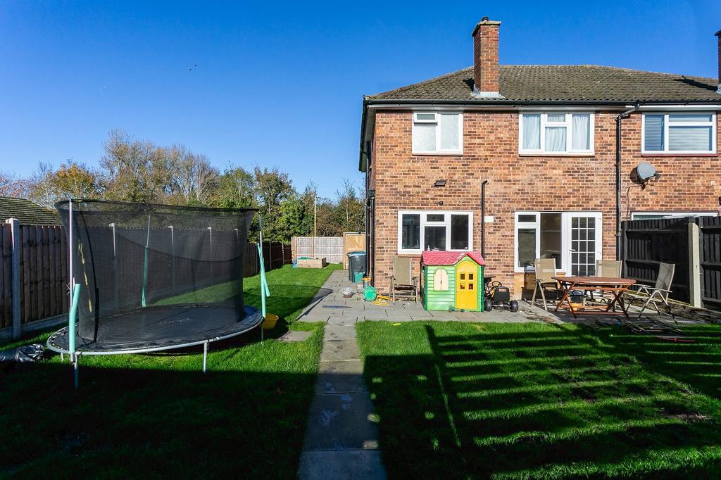 Warners End Road, Hemel Hempstead, Hertfordshire, HP1 3 bed semi