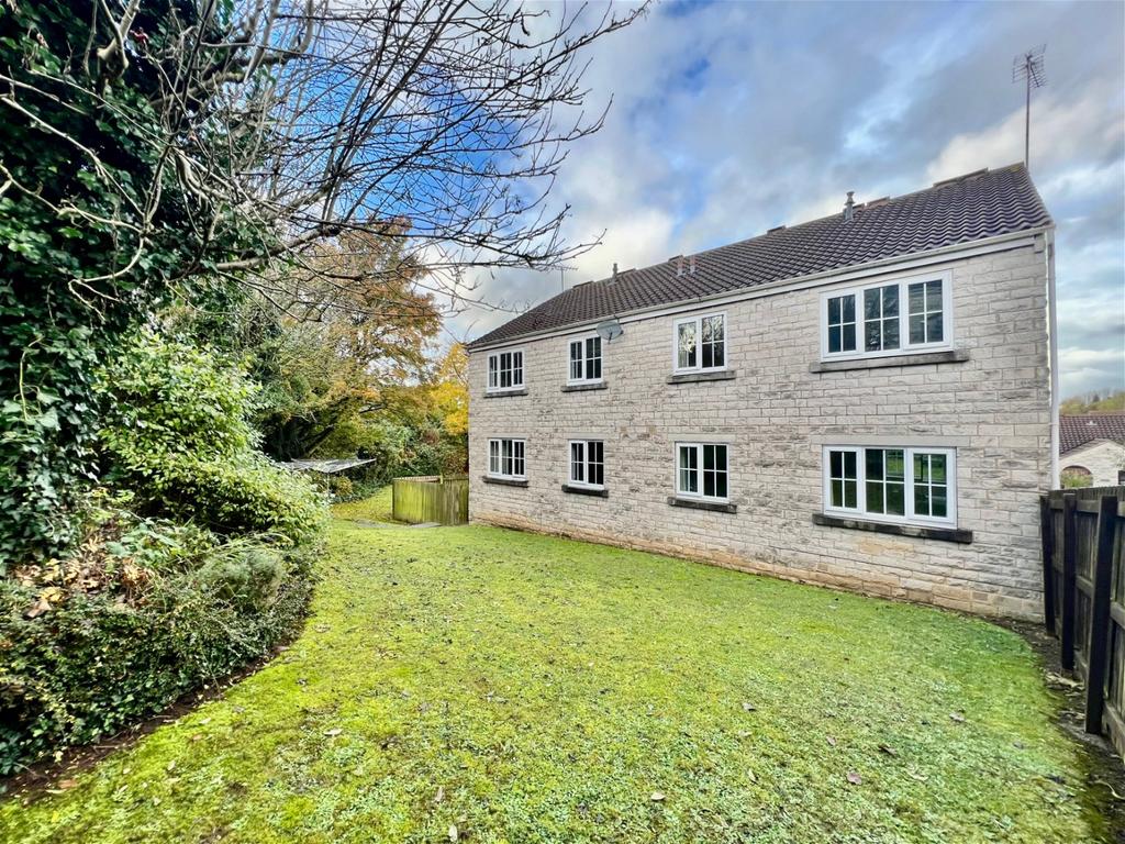 Bramham, Lyndon Road, Wetherby, LS23 2 bed flat to rent £800 pcm (£