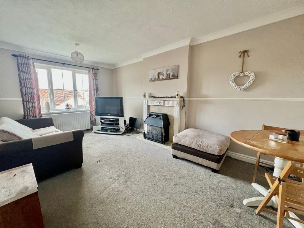 Bramham, Lyndon Road, Wetherby, LS23 2 bed flat to rent £800 pcm (£