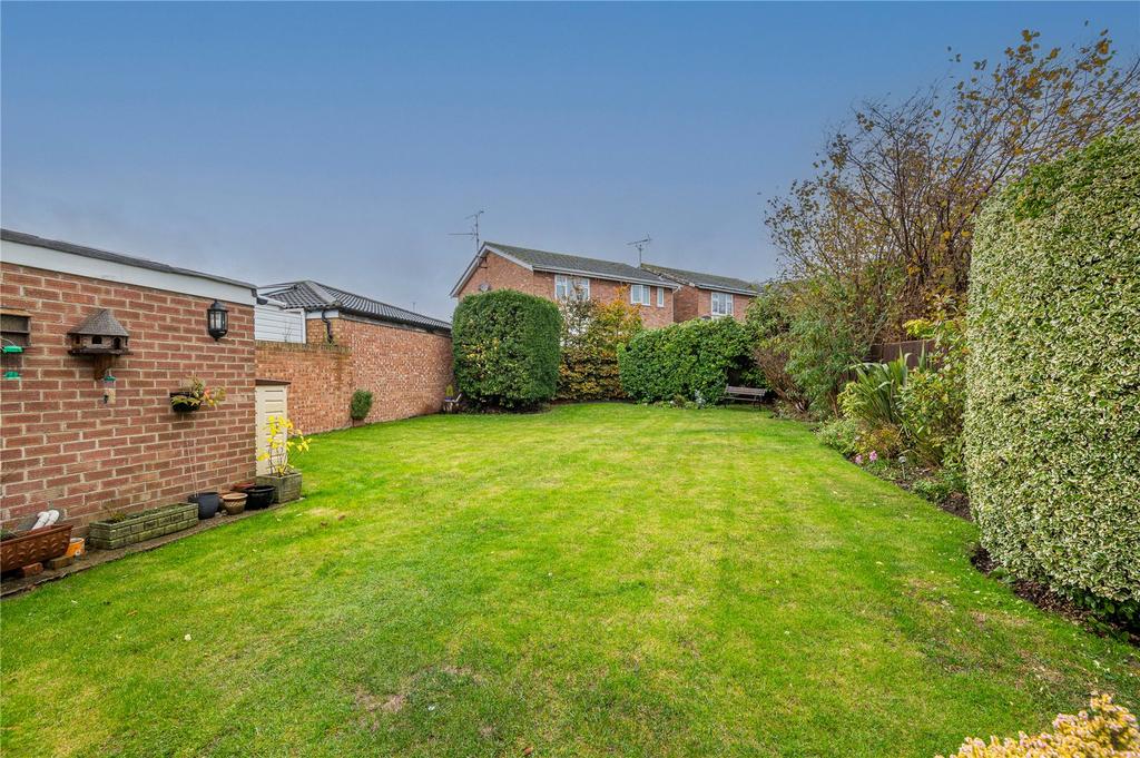 Woodgrange Drive, Thorpe Bay, Essex, SS1 3 bed detached house for sale
