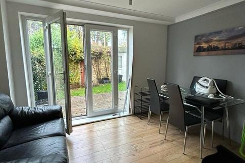 undefined, Bucklebury, Bracknell, Berkshire, RG12