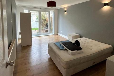 undefined, Bucklebury, Bracknell, Berkshire, RG12