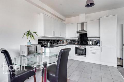 2 bedroom flat to rent, Emmview Close, Wokingham, RG41 3BR