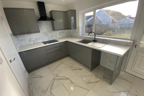 3 bedroom semi-detached house for sale - Kingrosia Park, Clydach, Swansea, City And County of Swansea.