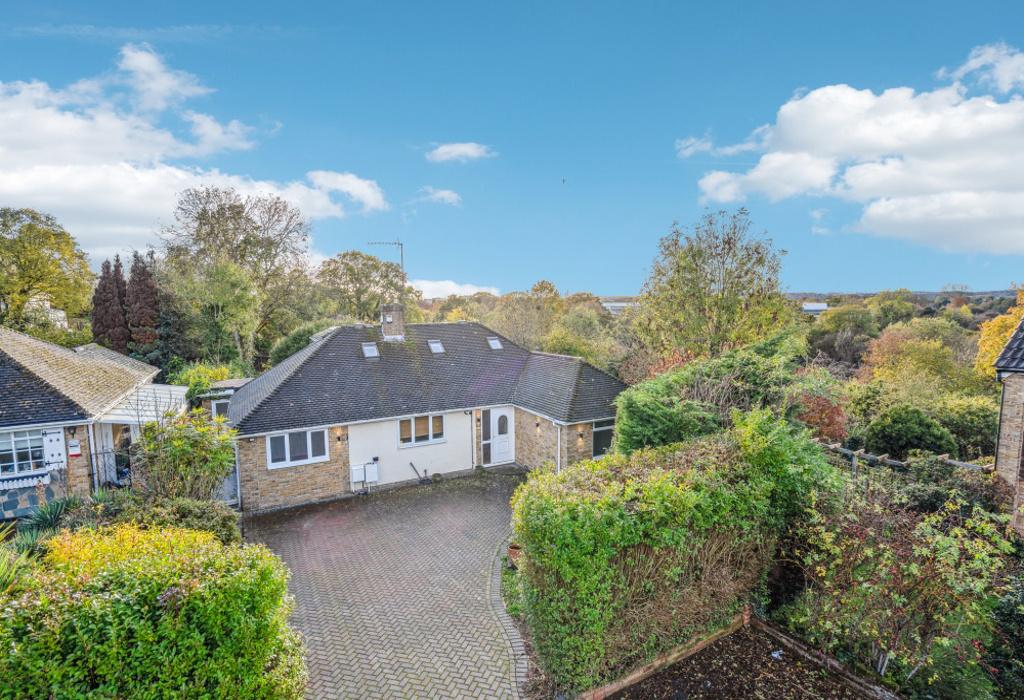 Beacon Close, UXBRIDGE, Middlesex 4 bed detached house for sale £800,000
