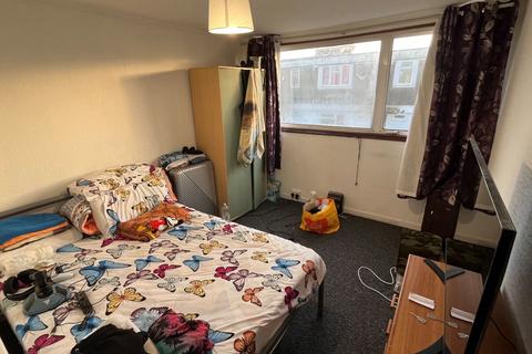 4 Lower Meadow, Harlow, CM18 7RD