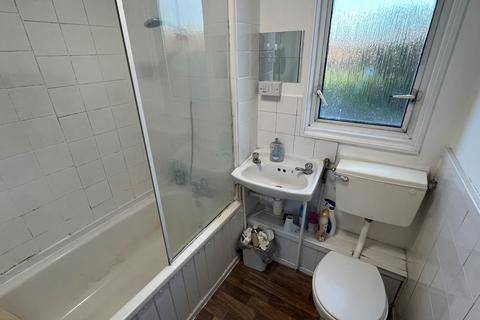 4 Lower Meadow, Harlow, CM18 7RD