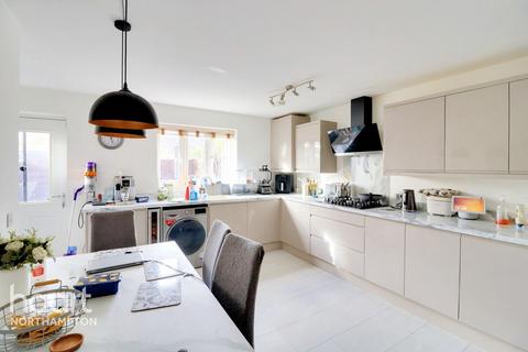 9 Cutler Close, Northampton, NN2 7EY