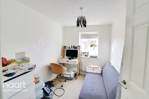 9 Cutler Close, Northampton, NN2 7EY