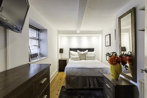 3 bedroom flat to rent,  Palace Gardens Terrace, London W8