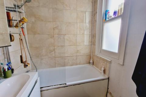 4 bedroom flat to rent, Crowland Road, Tottenham