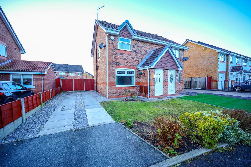 Badbury Close, Haydock, St. Helens... 2 bed semidetached house £850 pcm (£196 pw)
