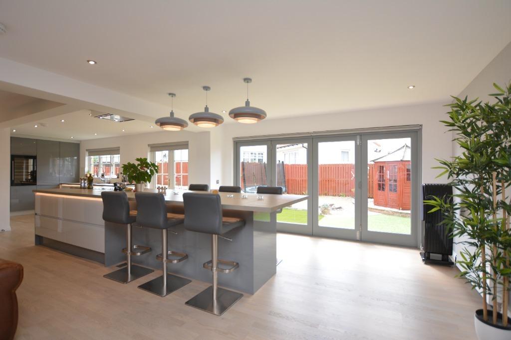 Macdonald Court, Larbert, Stirlingshire, FK5 4FR 5 bed detached house