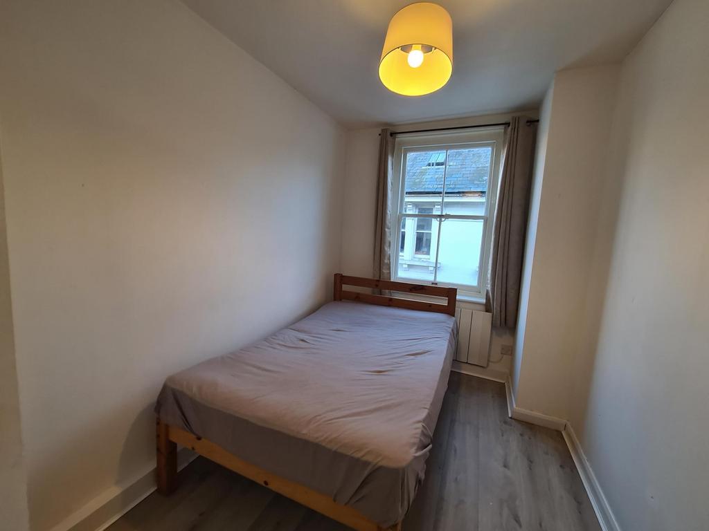 High Street Chatham ME4 1 Bed Flat 750 Pcm 173 Pw 