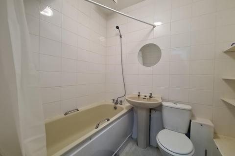 1 bedroom flat to rent, High Street, Chatham, ME4