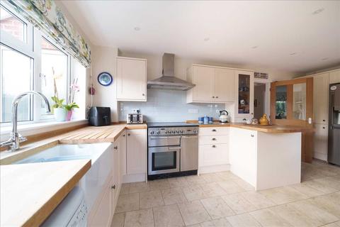 4 bedroom detached house for sale - Kuching, Andover Road, Ludgershall