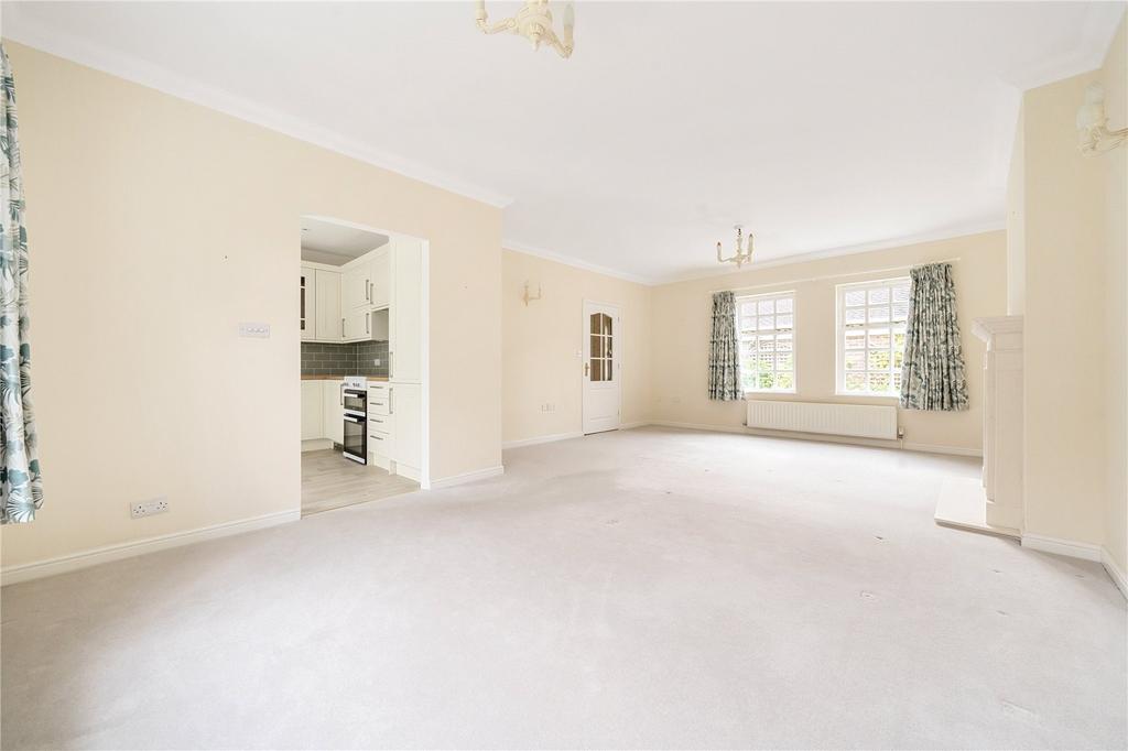 Priestland Gardens, Castle Village, Berkhamsted, Hertfordshire, HP4 3