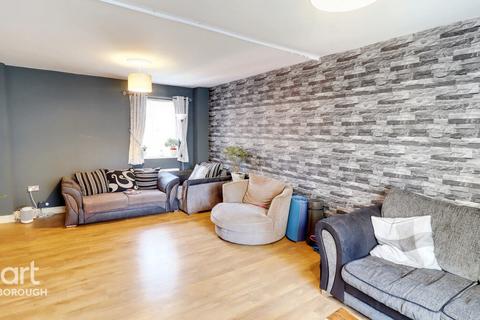 68 Chadburn, Paston, Peterborough, PE4 7DQ
