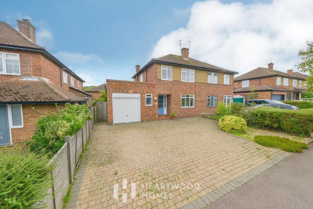 Woodfield Way, St. Albans, AL4 9RY 3 bed semidetached house £2,650