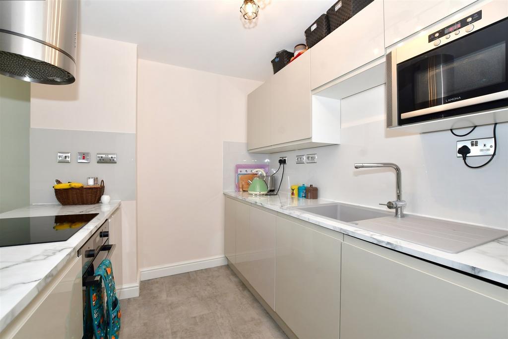 Kitchen / Lounge