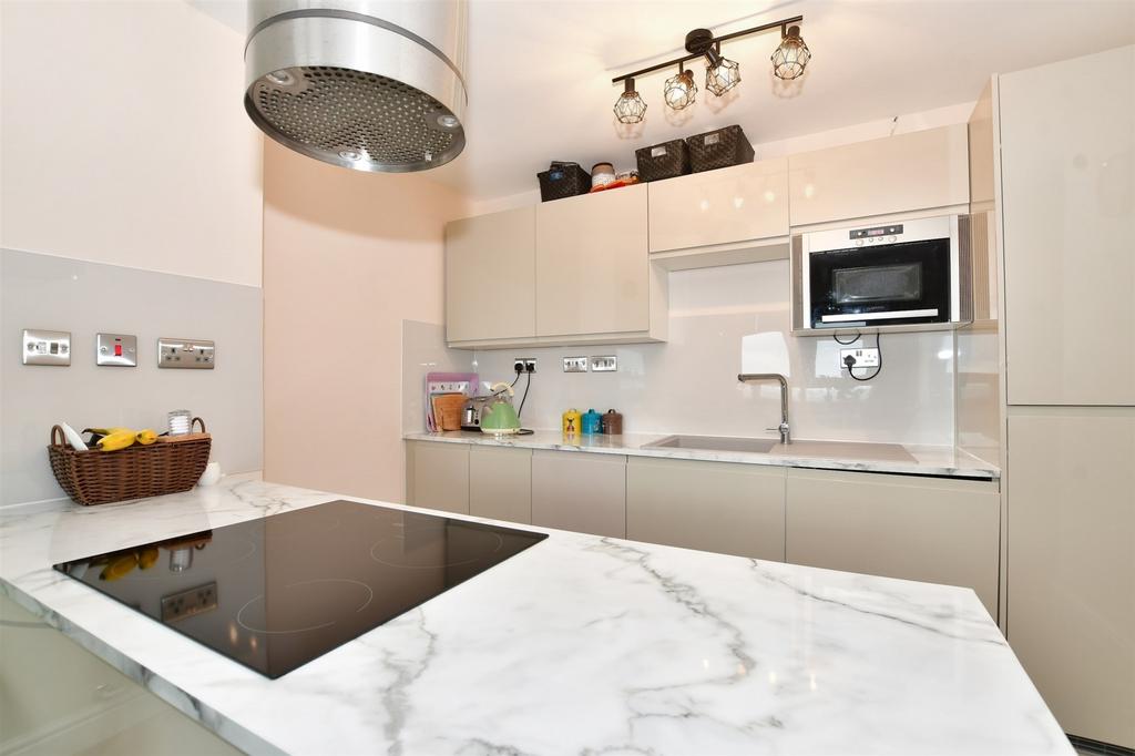 Kitchen / Lounge
