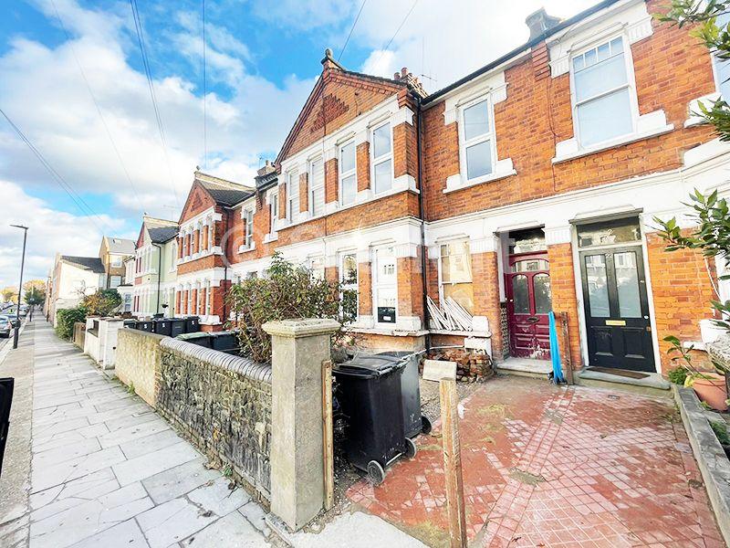 Crowland Road, London, N15 4 bed terraced house to rent £3,185 pcm (£