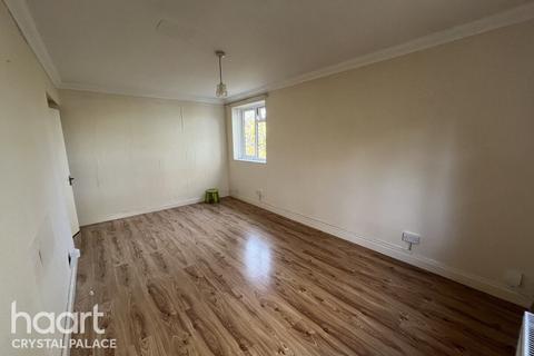 1 bedroom flat for sale, Woodland Close, Crystal Palace, London