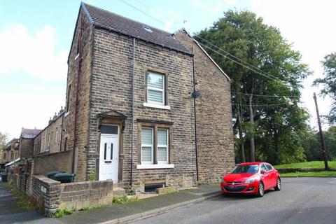 2 bedroom terraced house for sale, Malsis Crescent, Keighley, West Yorkshire, BD21 1RG