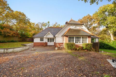 4 bedroom detached house for sale, Bassett Green Road, Chilworth, Southampton, Hampshire, SO16