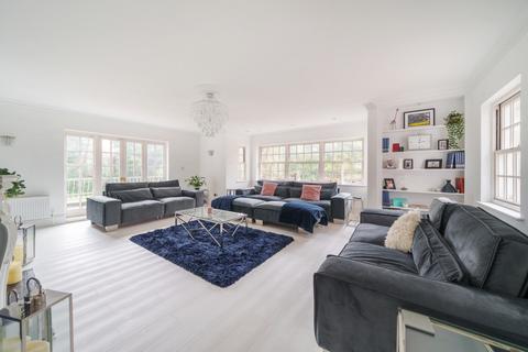 4 bedroom detached house for sale, Bassett Green Road, Chilworth, Southampton, Hampshire, SO16