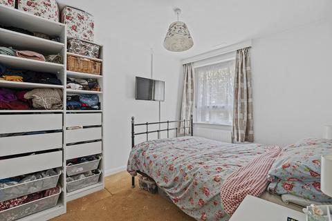 12 Calbourne, Netley Abbey, Southampton, SO31 5GS