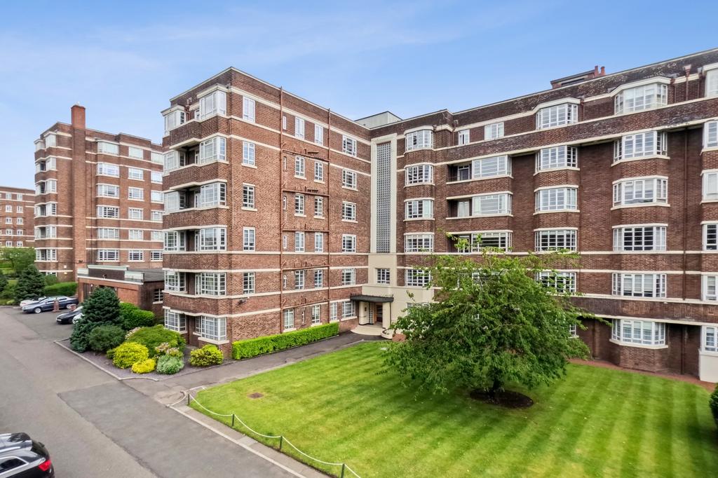 Kelvin Court, Kelvindale, Glasgow, G12 0AG 3 bed flat for sale £299,000